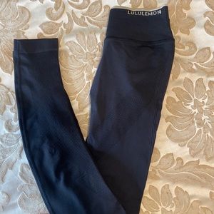 Black Lulu lemon tights